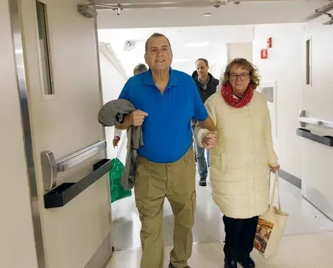 Homem sobrevive 9 meses com rim de porco até receber órgão humano