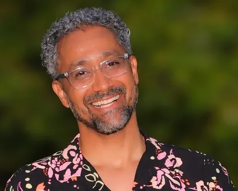 Humorista volta à Bahia com espetáculo solo antes de estreia no cinema - Imagem