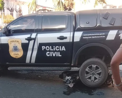 Idoso é atropelado por viatura da Polícia Civil que trafegava na contramão na Bahia - Imagem