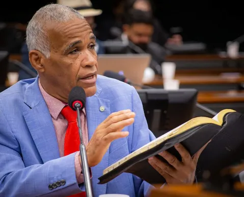 Isidório rebate críticas de humorista após ser chamado de “decepção”