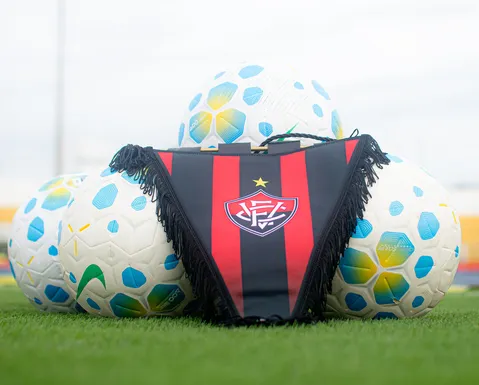 Jair Ventura explica entrada de meia questionado em empate do Vitória