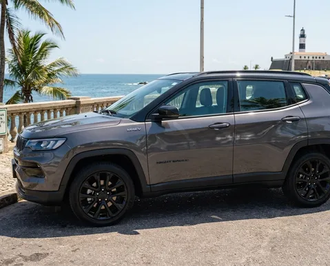 Jeep lança Compass híbrido com 6 marchas e 176 cv de potência