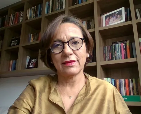Jornalista baiana lança livro sobre um mundo em guerra e ruínas