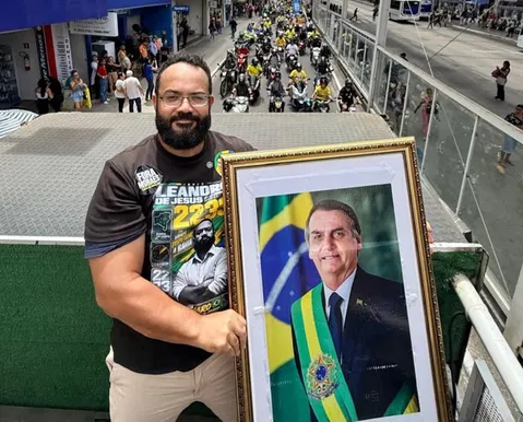 Leandro de Jesus faz 'juras' a Bolsonaro e critica denúncia por uso de quadro - Imagem