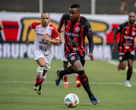 Lesionado desde março, Dudu tem contrato renovado com o Vitória - Imagem