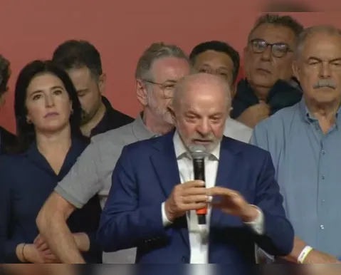 Lula admite surpresa com resultado e diz que vai derrotar Flávio Bolsonaro