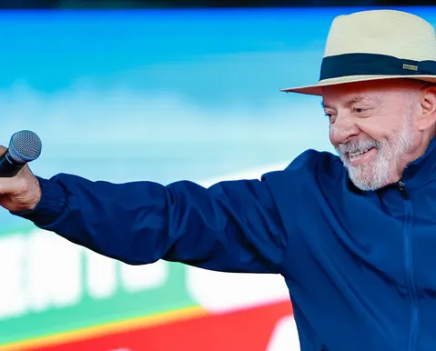 Lula provoca Flávio em reduto bolsonarista: "Quero manter o pai preso"