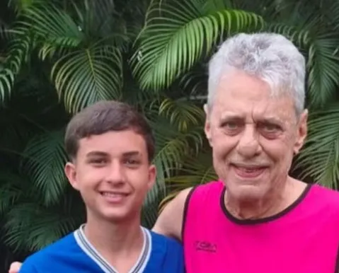 Mãe descobre que colega de futebol do filho é Chico Buarque