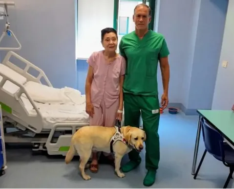 Mulher cega há 5 anos recupera visão após cirurgia inédita