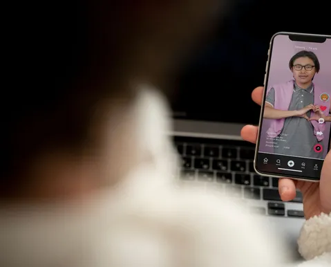 Mulher ganha indenização de R$ 10 mil ao ter conta do TikTok invadida - Imagem