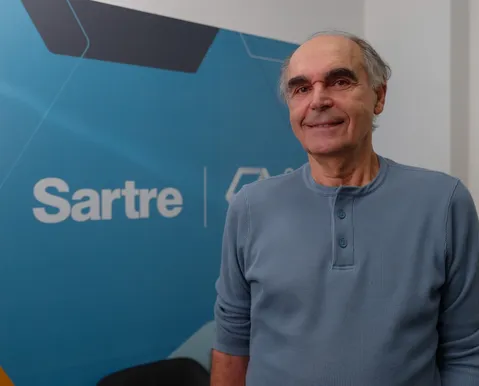 "Não escolhi a educação; foi ela que me escolheu", diz diretor do Sartre - Imagem