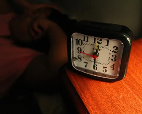 Noite de sono mal dormida? Saiba o que fazer no dia seguinte