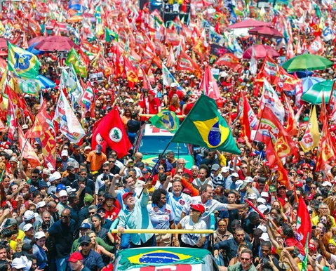 "Nosso movimento vai ganhar essa eleição", garante Lula