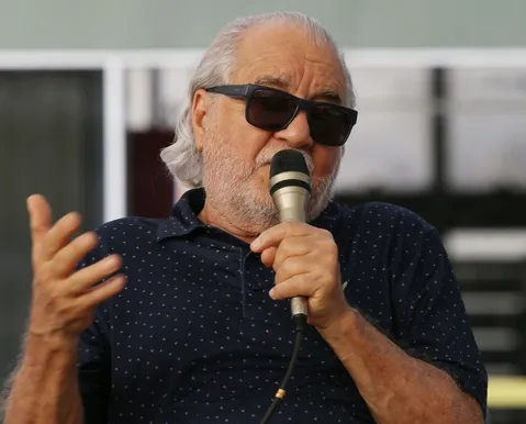Novo livro de Emiliano José revisita pensamento de Karl Marx - Imagem