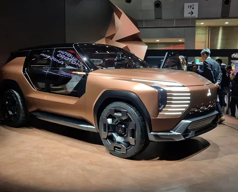 Novo Mitsubishi Outlander 2028 terá quatro motores e tecnologia PHEV - Imagem