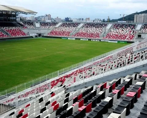 Obra de R$ 4 milhões em estádio tradicional atrasa por causa da chuva