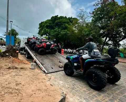 Operação apreende 12 quadriciclos e buggy em Praia do Forte - Imagem