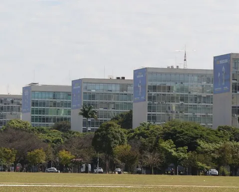 Orçamento do governo prevê a criação de mais de 53 mil vagas em 2027