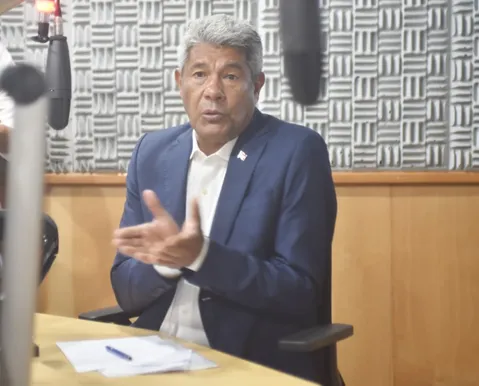 “Partido dele pediu”, diz Jerônimo ao ironizar Flávio sobre horário da votação