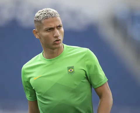 PF deve incluir ilha de Richarlison em inquérito sobre amigo de Flávio