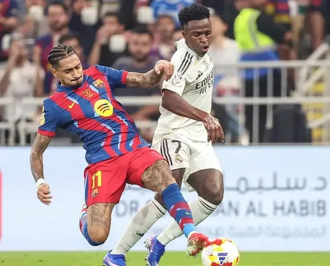 Raphinha pode superar Vini e assumir a artilharia do El Clasico
