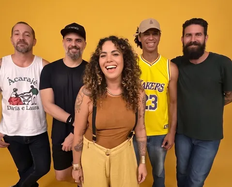 Renata Bastos lança primeiro trabalho autoral com show em Salvador