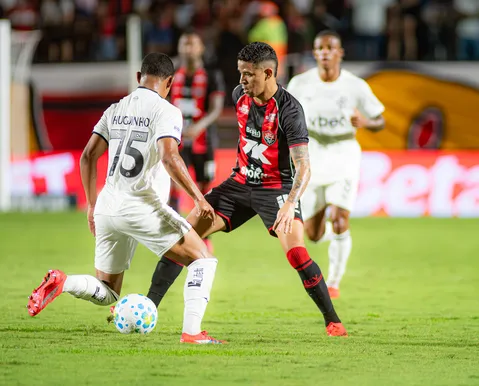 Rival do Vitória na parte baixa da tabela anuncia ex-técnico da Seleção