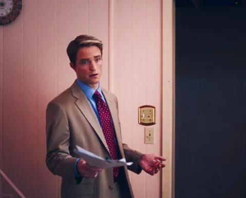 Robert Pattinson estrela filme que expõe bastidores de programa de TV