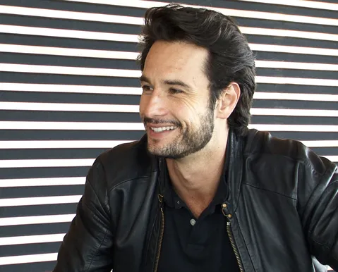 Rodrigo Santoro não é reconhecido nos EUA e dá resposta inesperada
