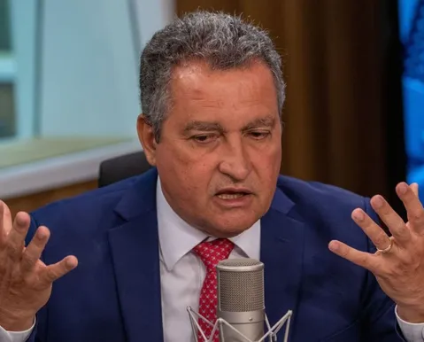 Rui Costa detona Flávio Bolsonaro e relembra polêmica: “Tem ficha corrida”