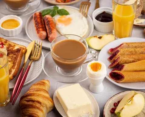 Saiba como o café da manhã muda a reação do corpo no almoço - Imagem