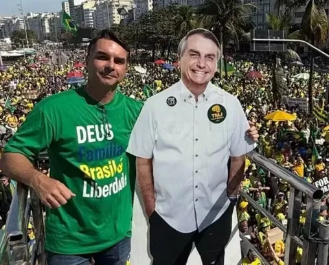 Se eleito, Flávio Bolsonaro pode subir a rampa do Planalto com o pai?