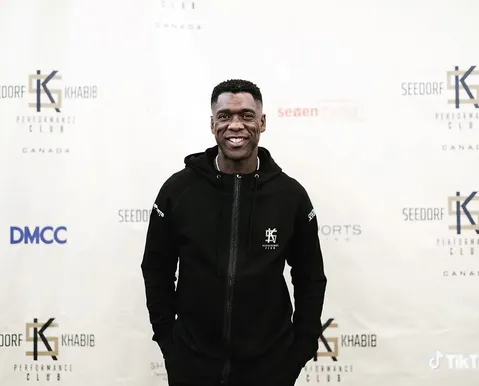 Seedorf é anunciado como novo treinador de gigante da Série A