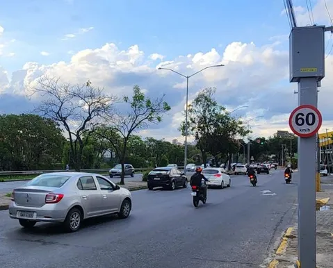 Semáforo com radar sem cronômetro pode anular multas? Entenda