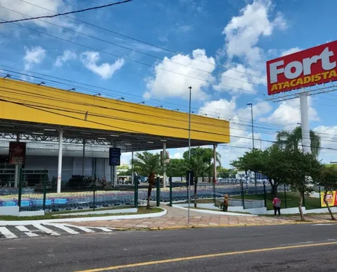 Supermercado impõe jornadas de 15h e vira alvo de ação de R$ 200 mil