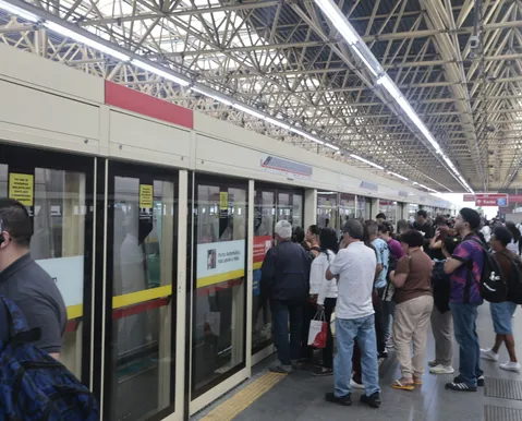 Suspeita de bomba fecha estação de metrô e mobiliza policiais - Imagem