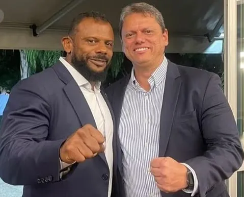 Tarcísio demite delegado influencer e Justiça suspende exoneração horas depois