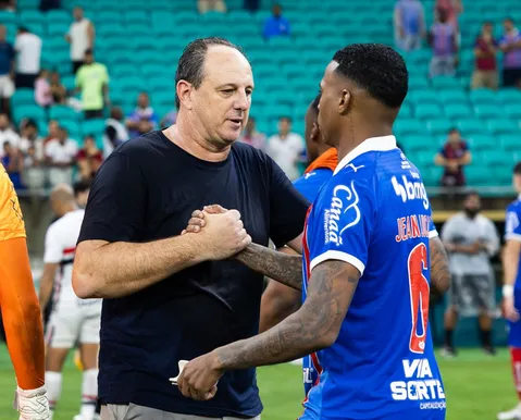 Técnico do Bahia, Rogério Ceni divide futebol com fazenda no interior