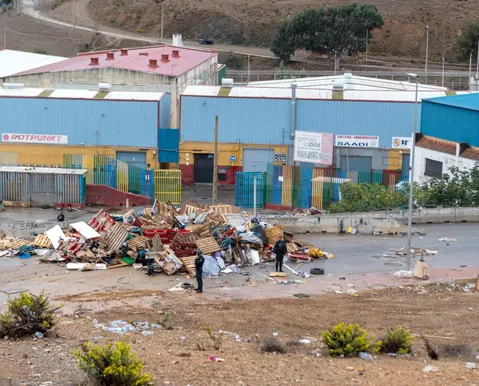 Tempestade na Espanha deixa mortos, devasta cidades e paralisa aeroportos