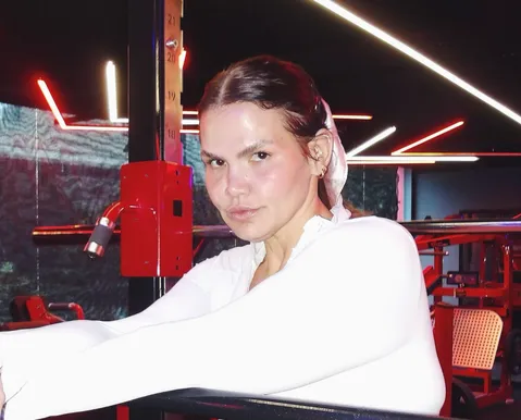 Thais Carla faz alerta sobre relações violentas após terminar namoro