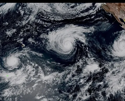 Três furacões estão ativos simultaneamente no Oceano Pacífico - Imagem