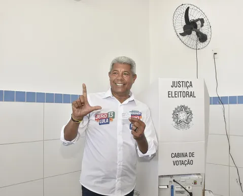 VÍDEO: Jerônimo exalta entusiasmo após votar em Salvador - Imagem
