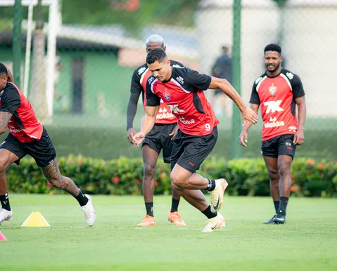 Vitória encara o Cruzeiro no Barradão para quebrar jejum histórico de 16 anos na Série A