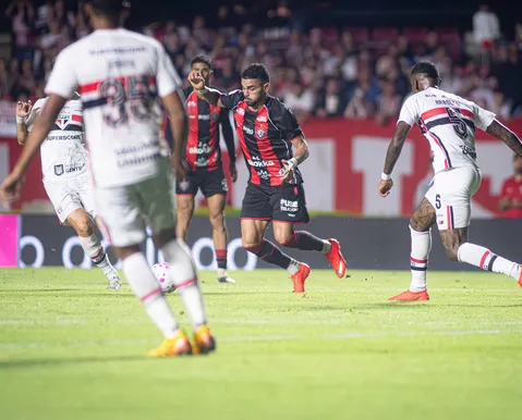Vitória faz pior Brasileirão como visitante na era dos pontos corridos - Imagem
