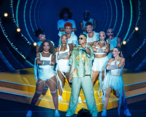 Xanddy celebra 30 anos de carreira com “Só as Antigas” em Salvador