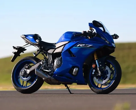 Yamaha R7 com motor de 73,4 cavalos estreia no Brasil - Imagem