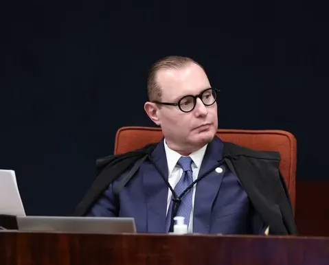 Zanin exige que PF entregue cópia de celular de Vorcaro