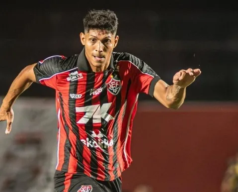 Zé Vitor afirma que Vitória "amassou o Vasco" mesmo com eliminação