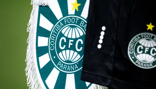 Adversário do Vitória demite membro da comissão por agredir atleta