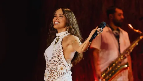 Anitta emociona Salvador e encerra turnê com participações baianas